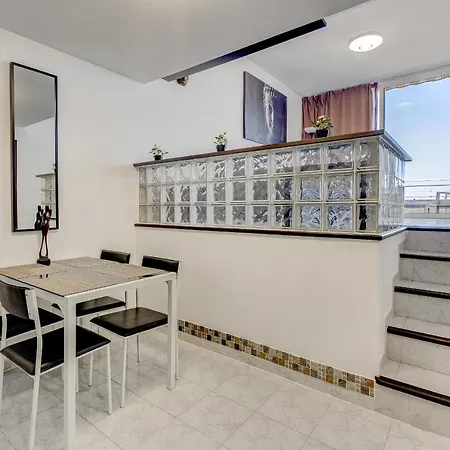 Luxury With Stunning Ocean View Apartment